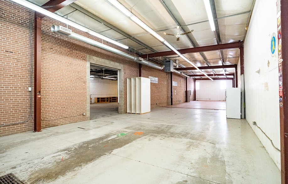 More Photos Of 1808 St Matthews Av, Winnipeg Office For Lease