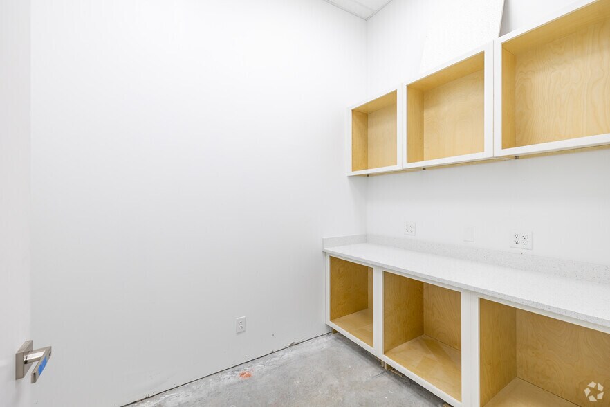 More Photos Of 14210 Metropolis Ave, Fort Myers Office For Lease