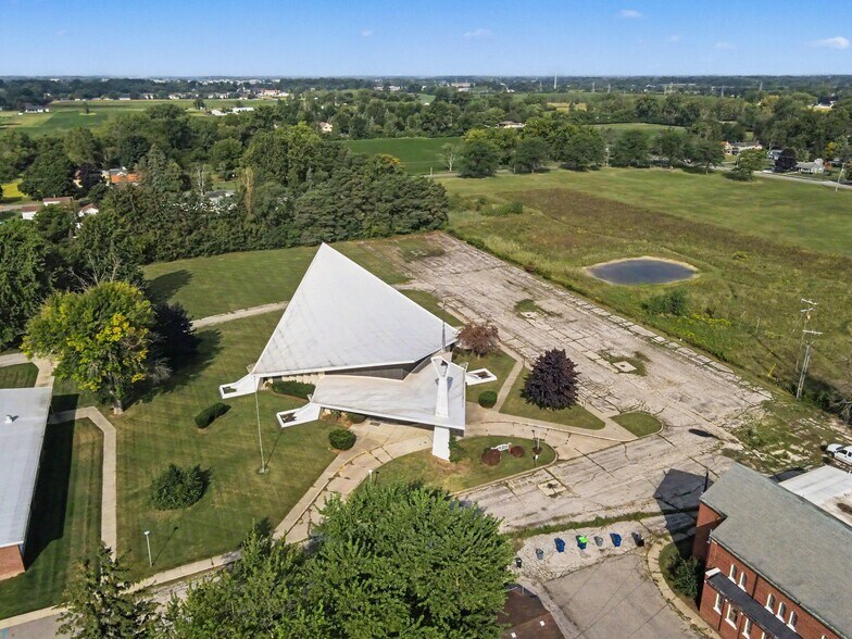 More Photos Of 511 W Cornell St, Saginaw Lodge Meeting Hall For Sale