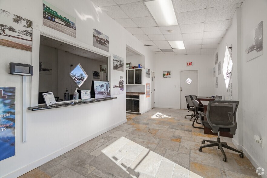 More Photos Of 105 W 365 Hwy, Port Arthur Warehouse For Lease