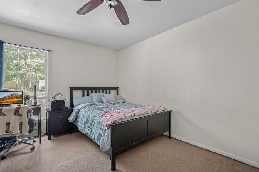 More Photos Of 10 Hunter Ave, Miller Place Office Residential For Sale