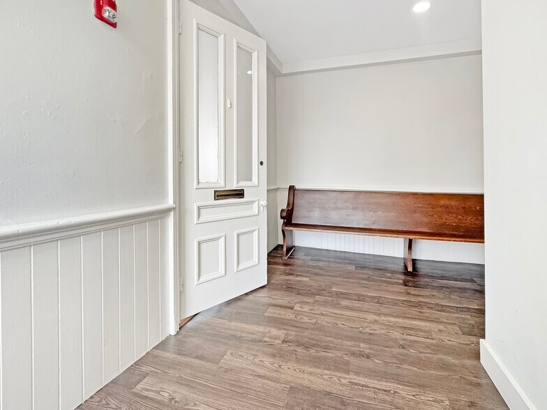 More Photos Of 70-80 State St, Newburyport Storefront Retail Office For Lease