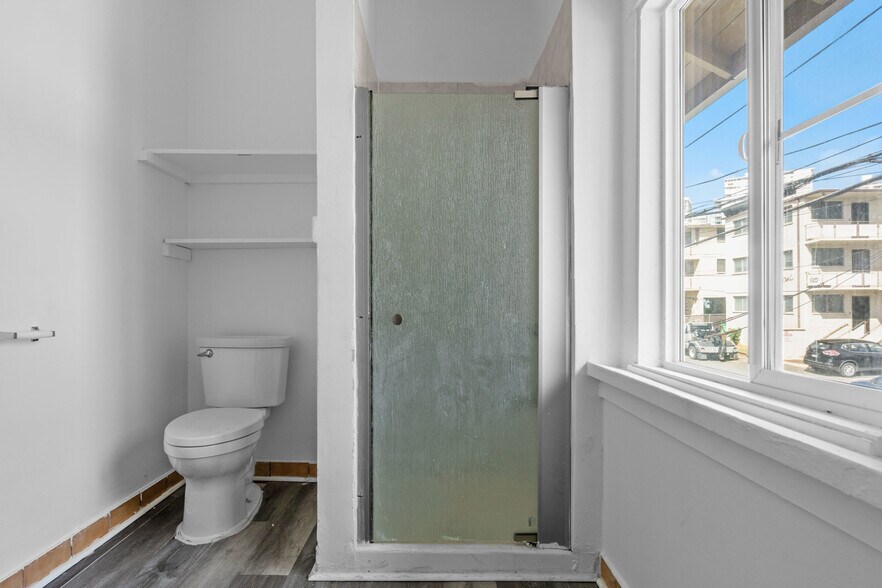 More Photos Of 1125 Hassinger St, Honolulu Apartments For Sale