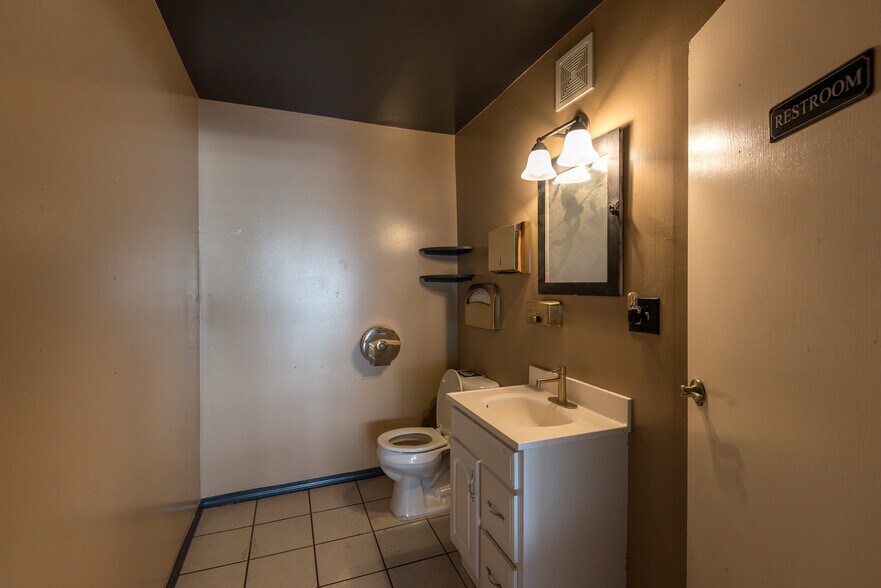 More Photos Of 39 S Main St, Payette Storefront Retail Residential For Lease