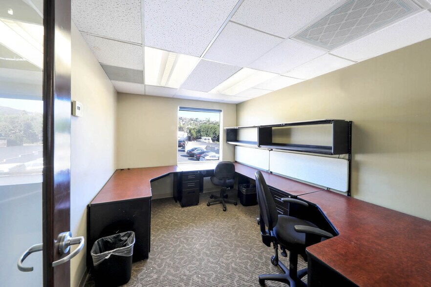 More Photos Of 900-944 Glenneyre St, Laguna Beach Office Residential For Lease