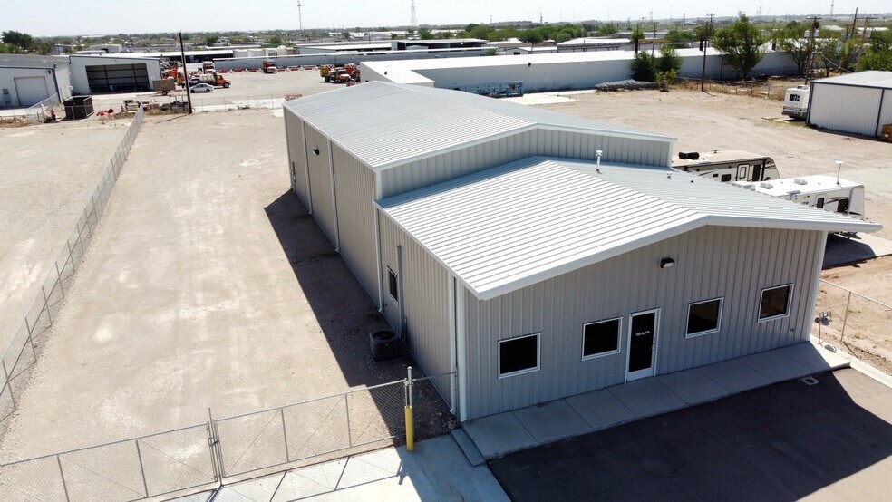 More Photos Of 1505 Elwyn, Midland Industrial For Lease