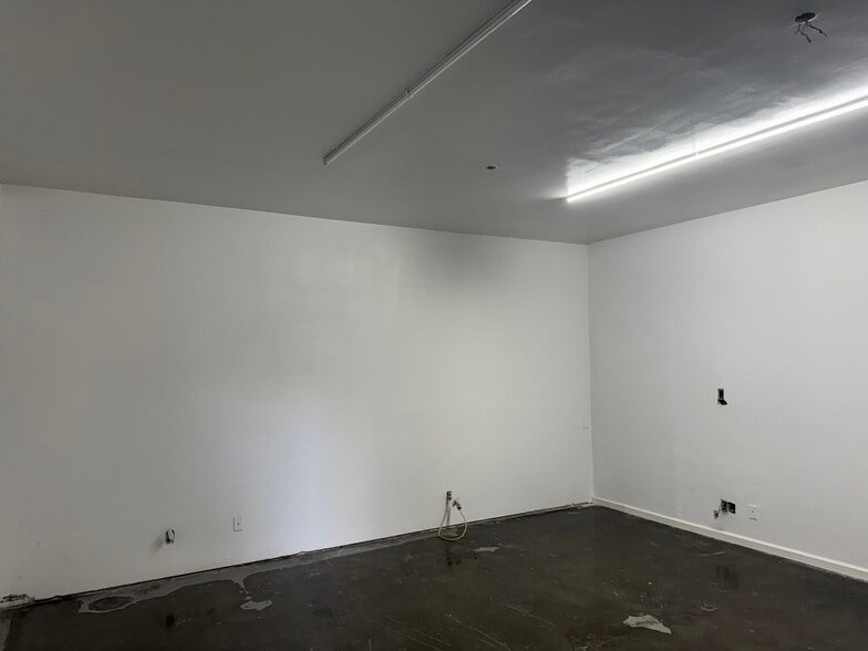 More Photos Of 9830 San Fernando Rd, Pacoima Warehouse For Lease