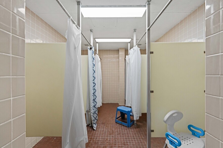 More Photos Of 985 Newmark Ave, Coos Bay Health Club For Sale