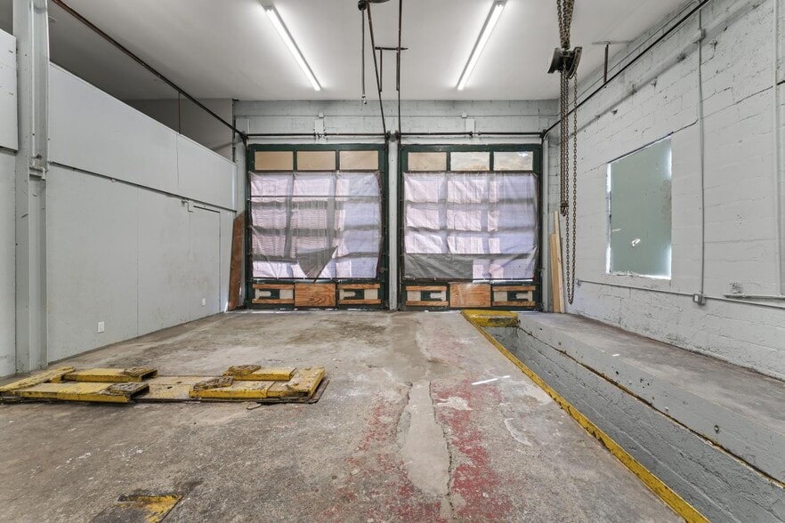 More Photos Of 178 Columbia Tpke, Rensselaer Auto Repair For Sale