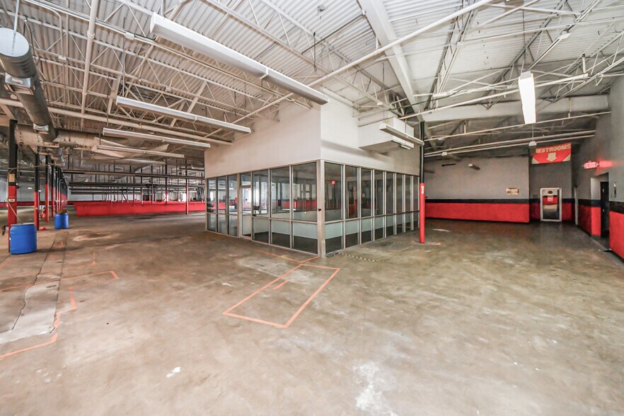 More Photos Of 12002 Southwest Fwy, Meadows Place Freestanding For Lease