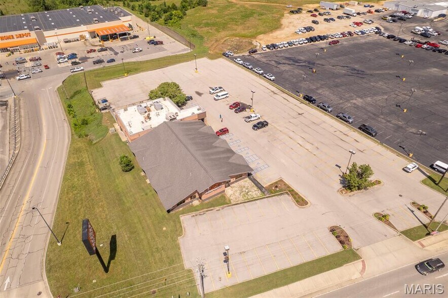 More Photos Of 929 S Westwood Blvd, Poplar Bluff Restaurant For Lease