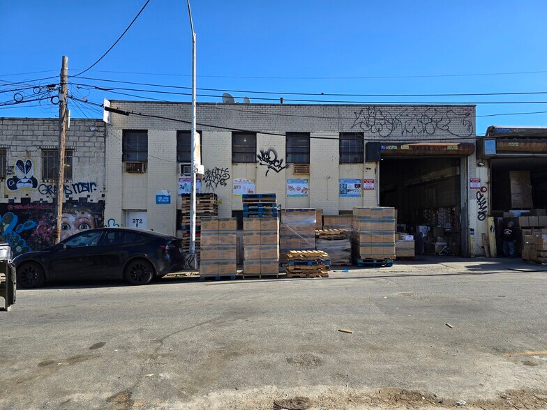 More Photos Of 372 Ten Eyck St, Brooklyn Warehouse For Lease