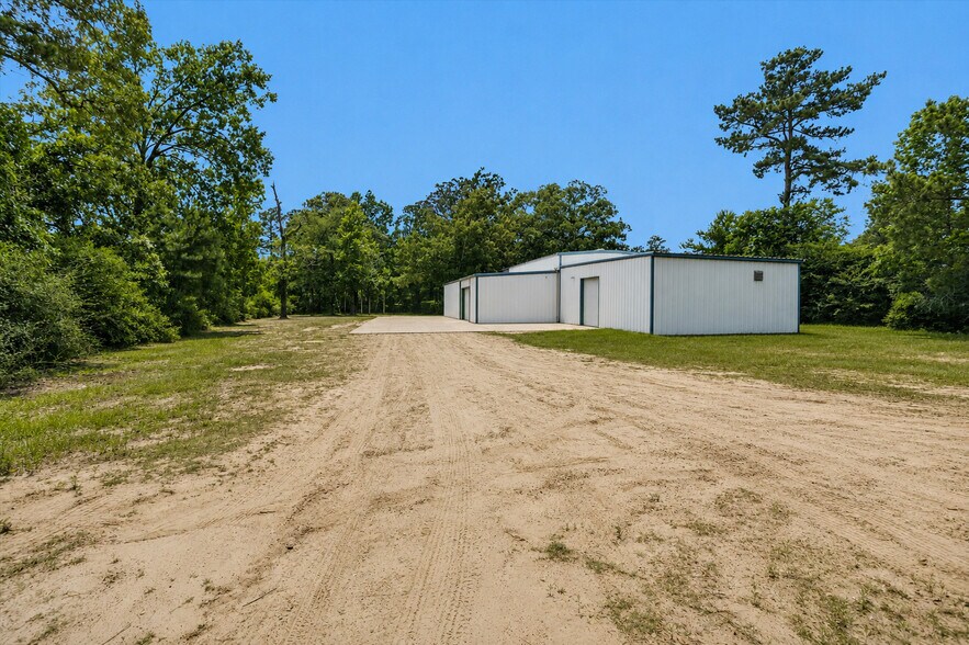 More Photos Of 11003 Willis Waukegan Rd, Conroe Light Distribution For Sale