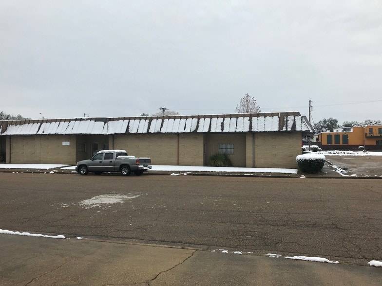 More Photos Of 5339 I-55, Jackson Office For Lease