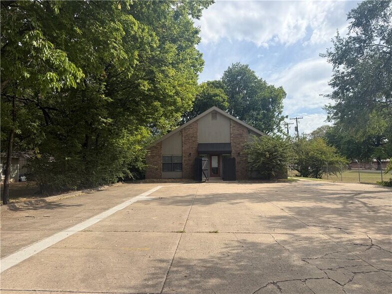More Photos Of 27 W Township St, Fayetteville Office For Lease