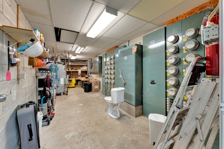 More Photos Of 109 Division St N, Kingsville Apartments For Sale