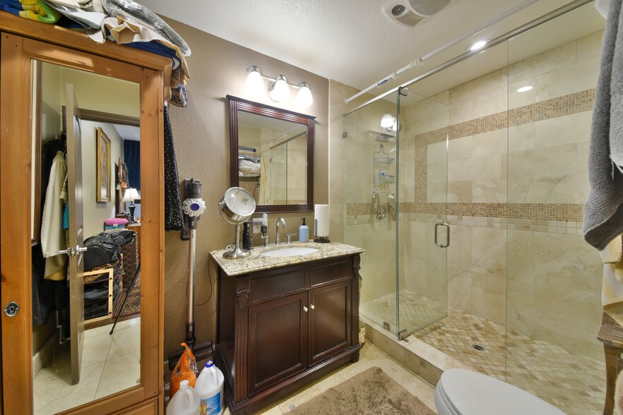 More Photos Of 1515-1517 N Main St, Santa Ana Storefront For Lease