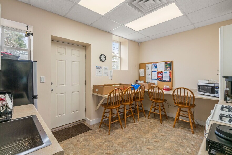 More Photos Of 655 Saw Mill Brook Pky, Newton General Retail For Sale