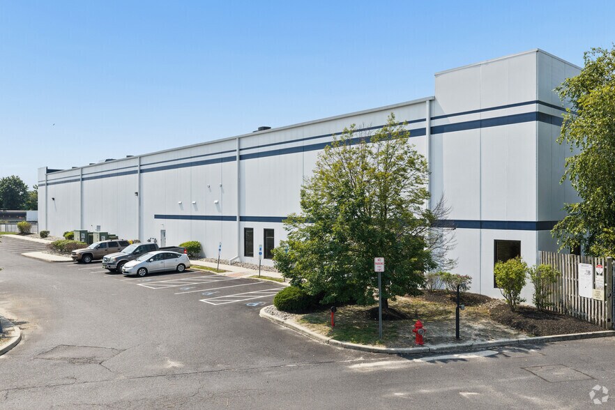More Photos Of 300 Progress Ct, Logan Township Warehouse For Lease