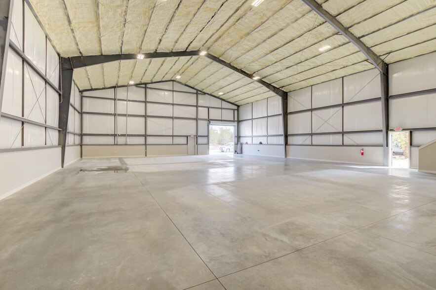 More Photos Of 1600 Dungan Ln, Austin Unknown For Lease