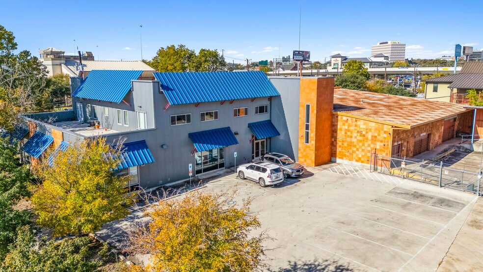 More Photos Of 902 Brooklyn Ave, San Antonio Service For Lease