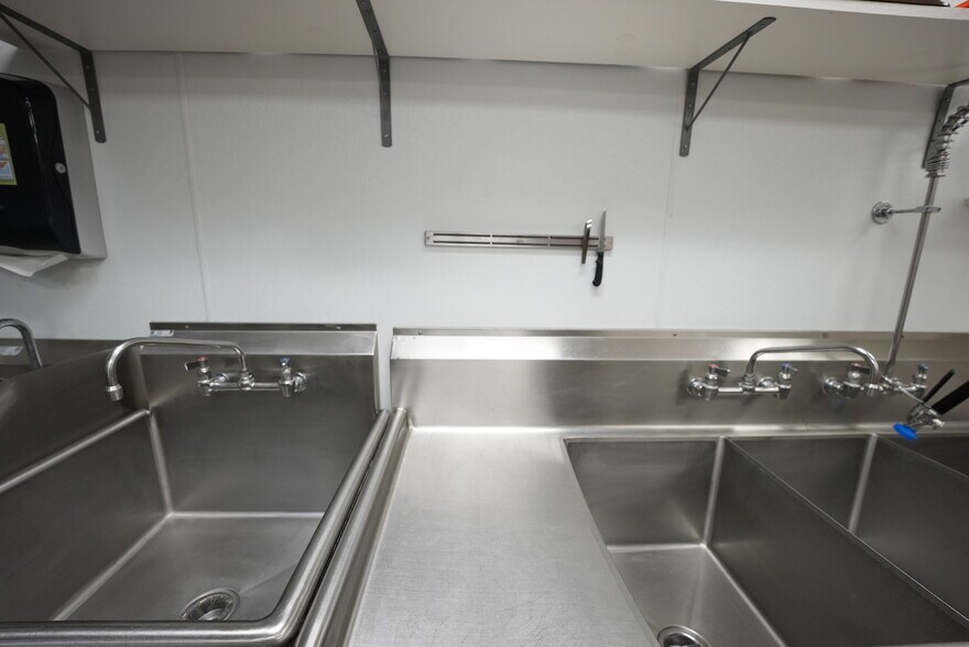 More Photos Of 650 Iwilei Rd, Honolulu Flex For Lease