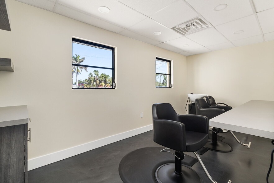 More Photos Of 1900 Tamiami Trl, Punta Gorda Office For Sale