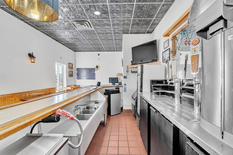 More Photos Of 11 Primrose St, Palmer Lake Restaurant For Sale