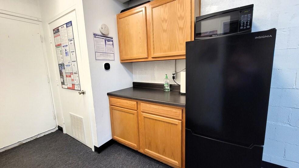 More Photos Of 1241 Main St, Springfield Office For Sale