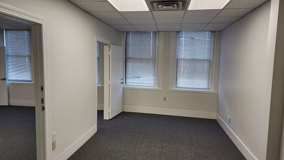 More Photos Of 14-18 Broadway, Taunton Storefront Retail Office For Lease
