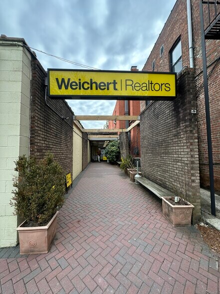 More Photos Of 2090 Boston Post Rd, Larchmont Office For Lease