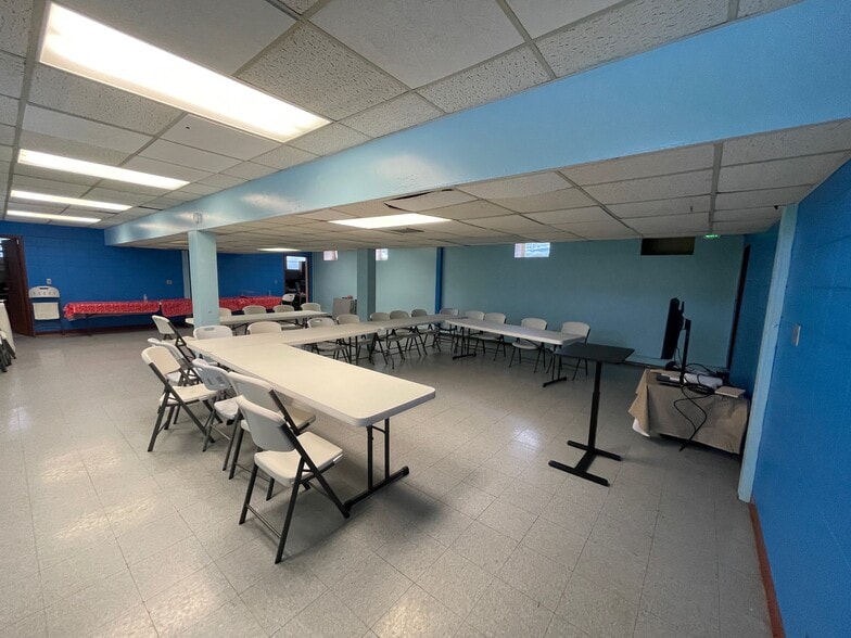 More Photos Of 7101 Bluffton Rd, Fort Wayne Specialty For Sale