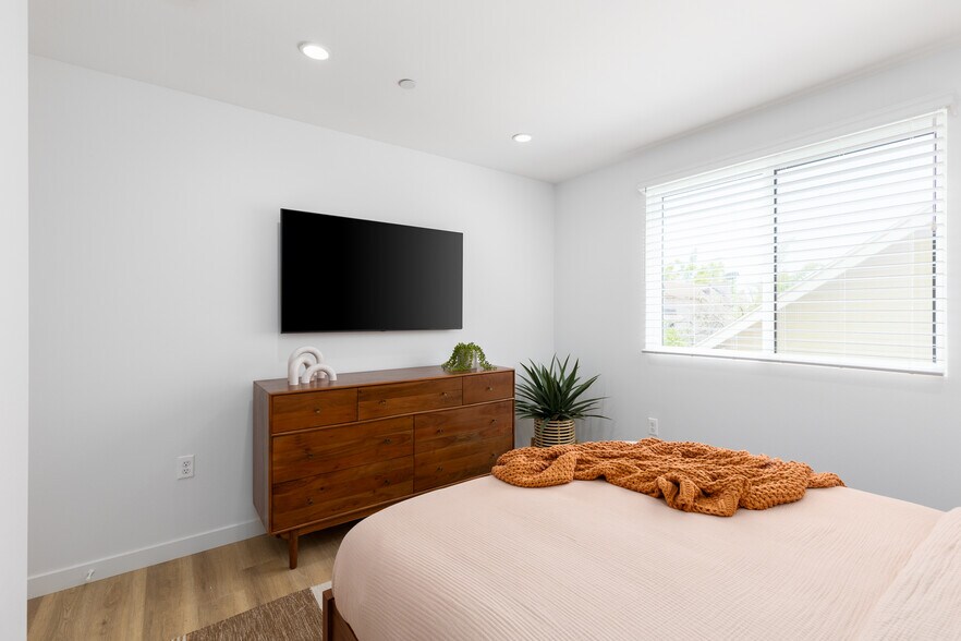 More Photos Of 1414 S Orange Dr, Los Angeles Apartments For Sale