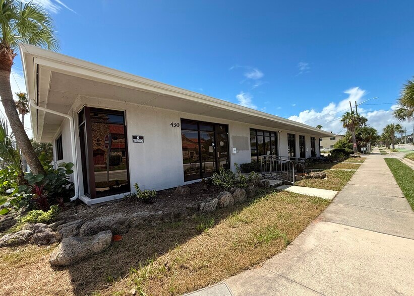 More Photos Of 430 Oakridge Blvd, Daytona Beach Office For Sale