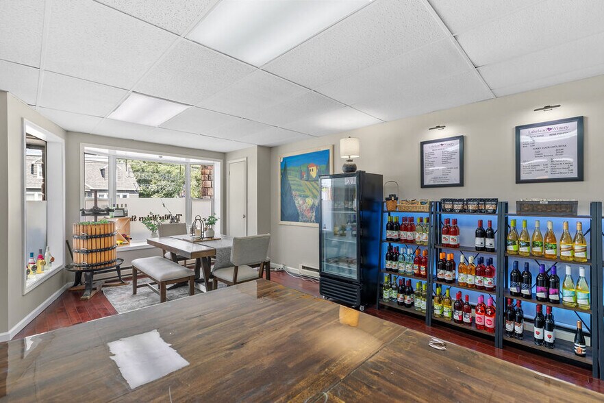 More Photos Of 877 State Fair Blvd, Solvay Storefront For Sale