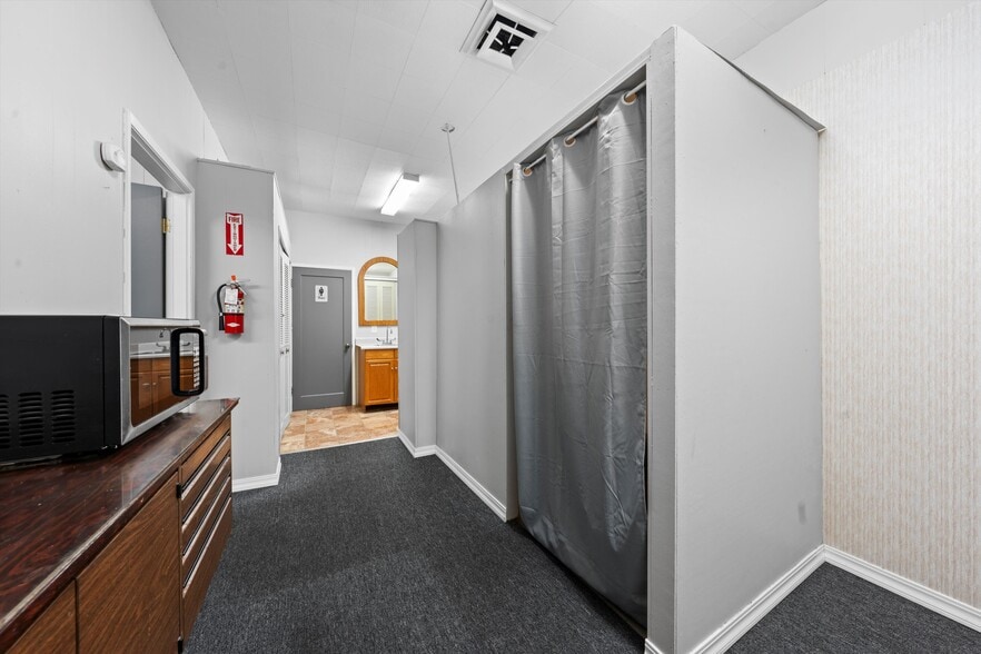 More Photos Of 11 S Cascade St, Kennewick Office For Sale