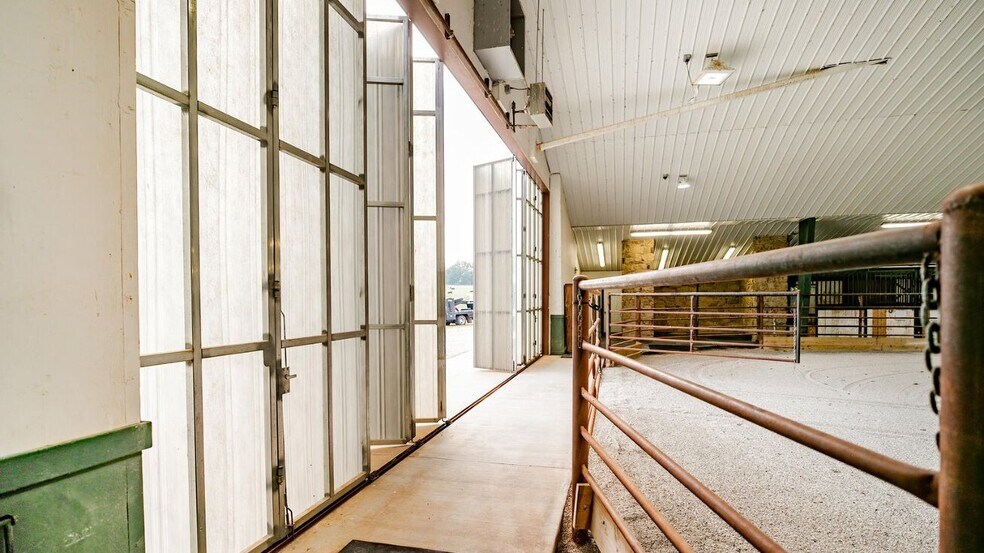 More Photos Of 352 MO-245, Dadeville Horse Stables For Sale