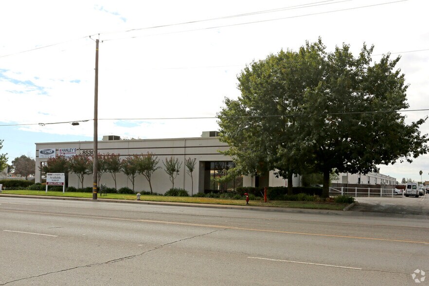 More Photos Of 8530 Fruitridge Rd, Sacramento Warehouse For Lease