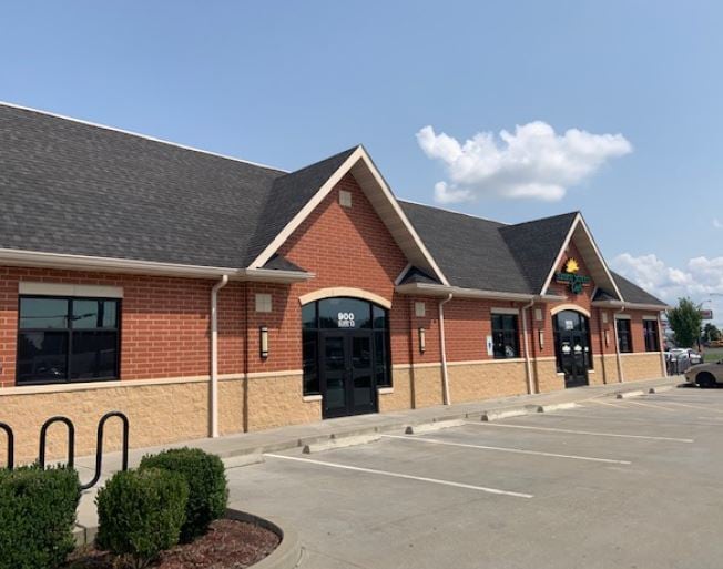 Primary Photo Of 900 E Walnut St, Carbondale Medical For Lease
