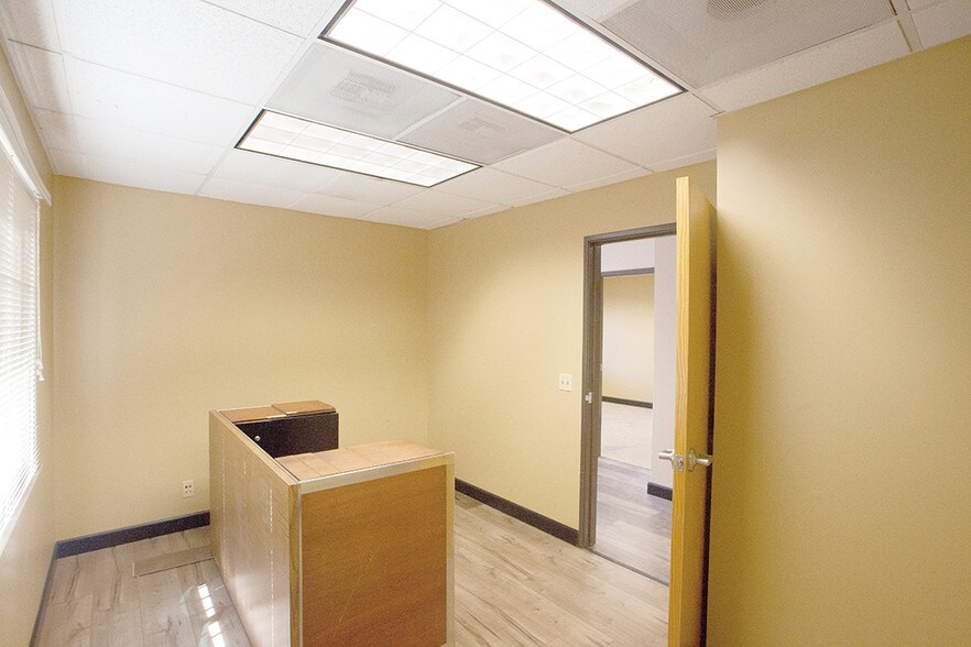 More Photos Of 425-427 Atlantic Ave, Long Beach Office For Sale