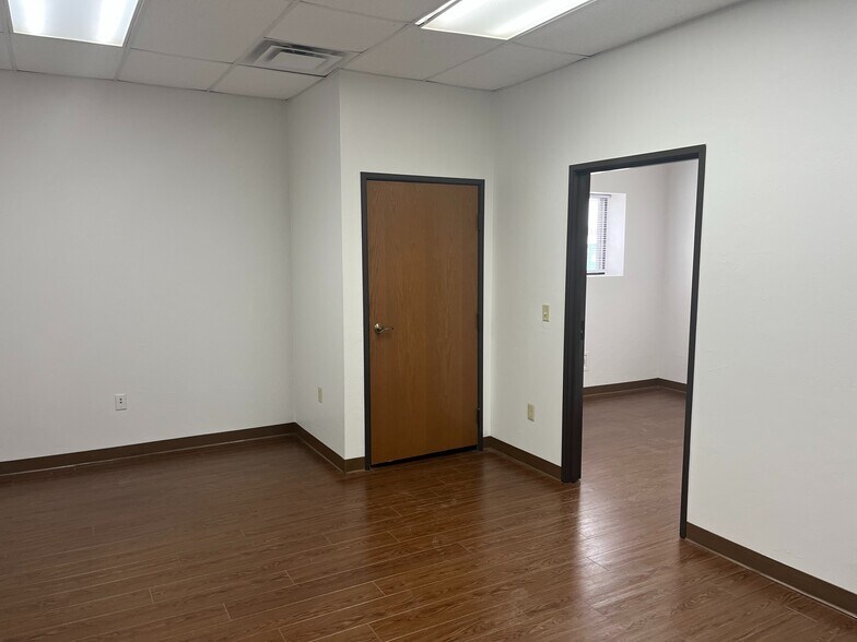 More Photos Of 7444 Melrose Ln, Oklahoma City Warehouse For Lease