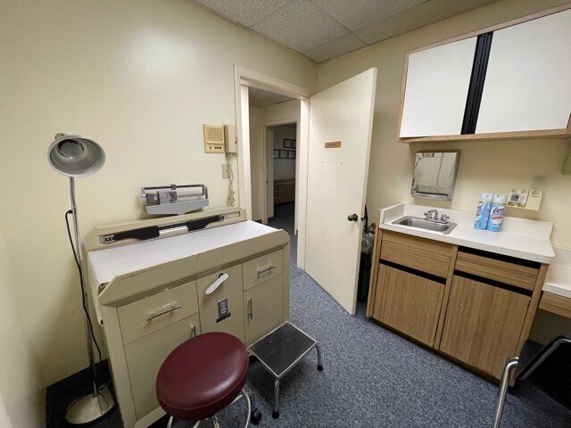 More Photos Of 100 Elden St, Herndon Medical For Sale