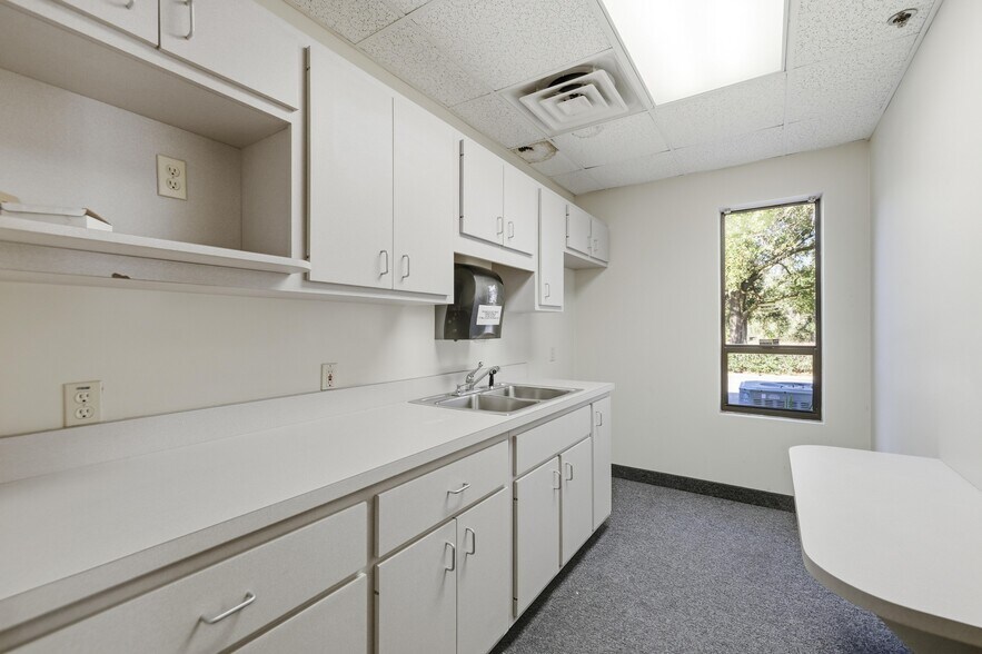 More Photos Of 451 SW 57th Ave, Ocala Distribution For Lease