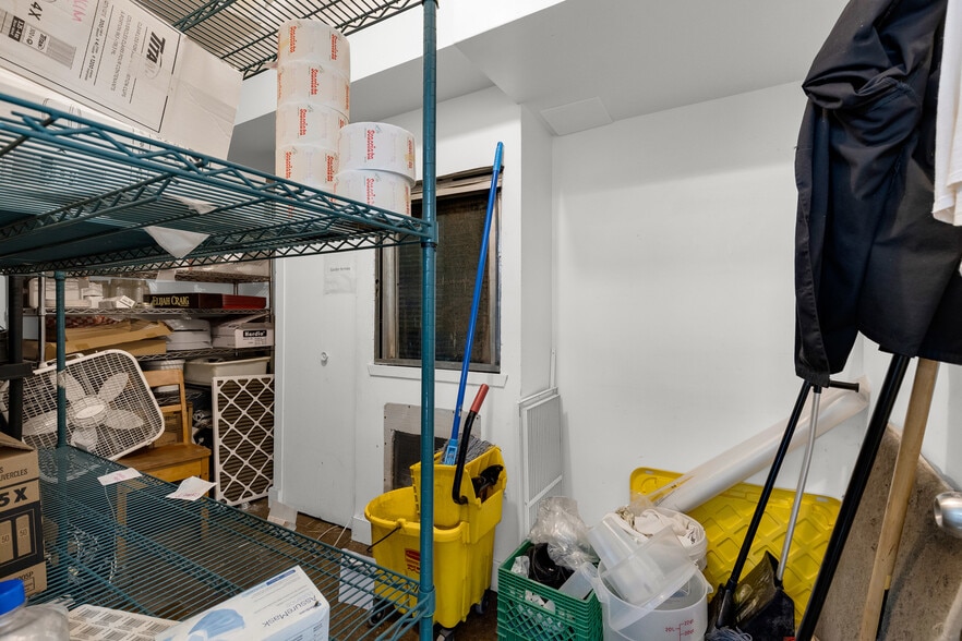 More Photos Of 2660-2664 St Notre-Dame O, Montréal Storefront For Lease