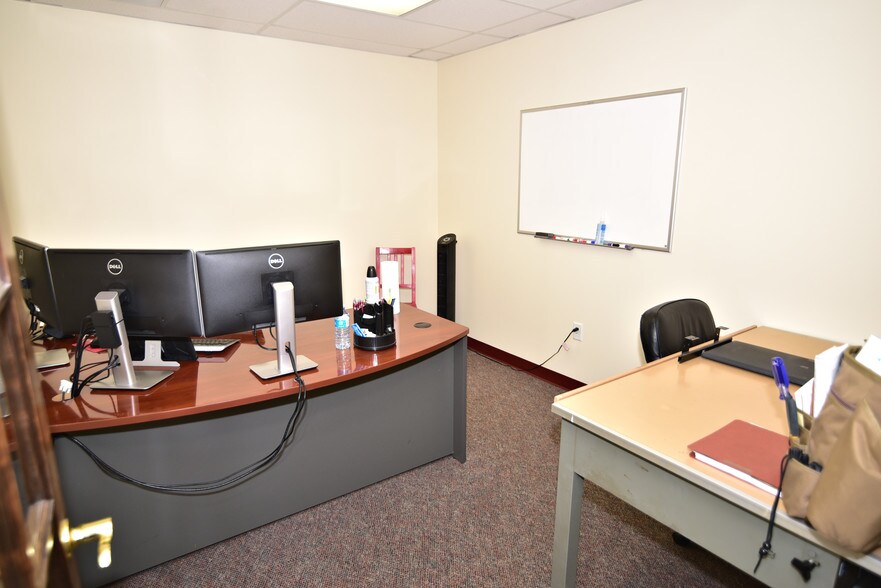 More Photos Of 70 Industrial Park Dr, Waldorf Warehouse For Lease