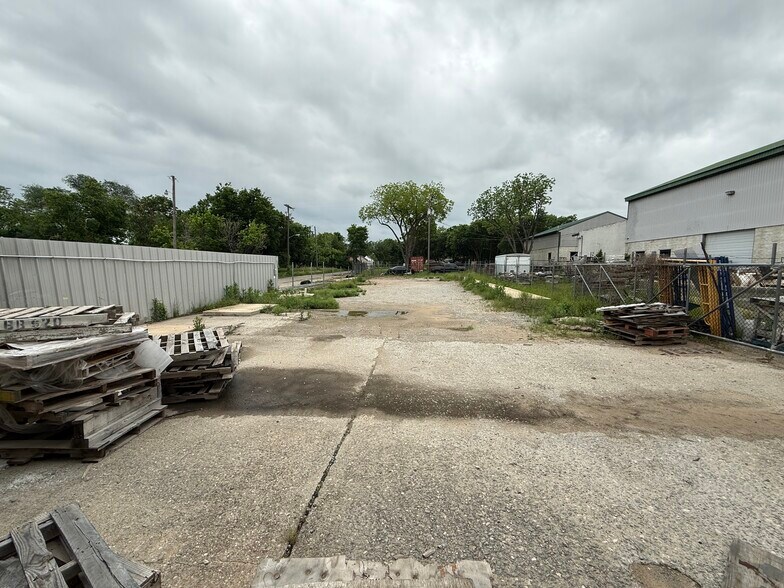 More Photos Of 205 Wilcox St, McKinney Light Manufacturing For Lease
