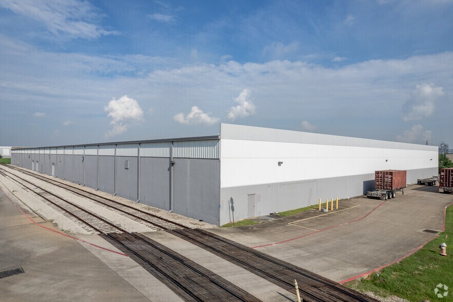 More Photos Of 10100 Porter Rd, La Porte Warehouse For Lease