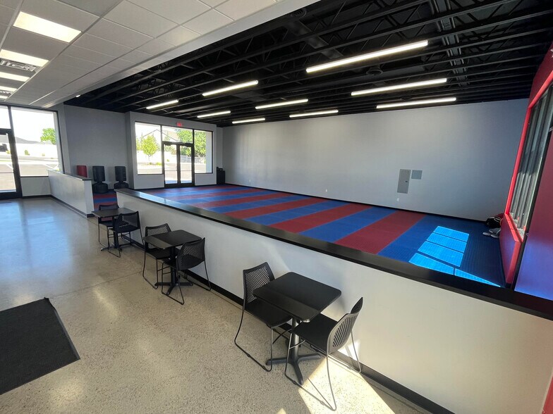 More Photos Of 1450 Bombing Range Rd, West Richland Storefront For Lease