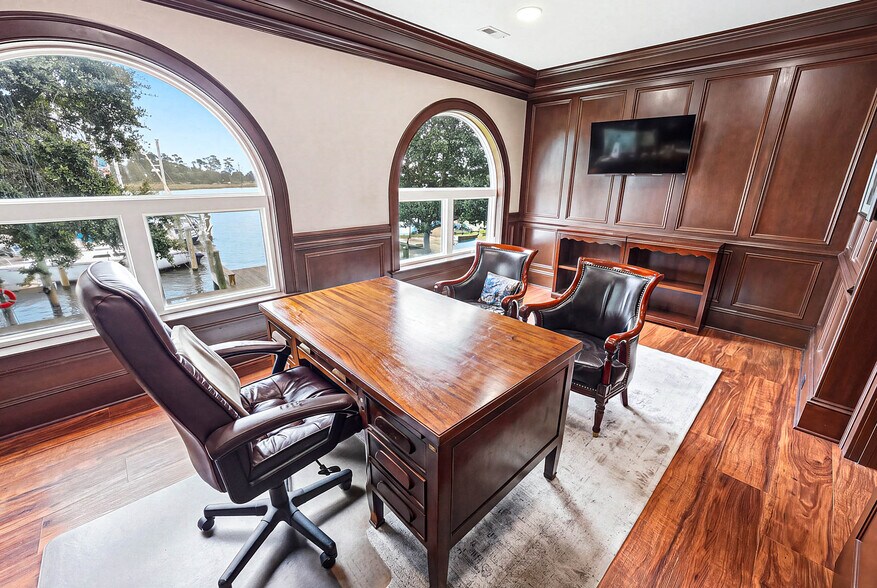 More Photos Of 207 Queen Elizabeth Ave, Manteo Storefront Retail Residential For Sale