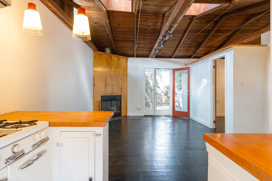 More Photos Of 2008-2020 Strongs Dr, Venice Apartments For Sale